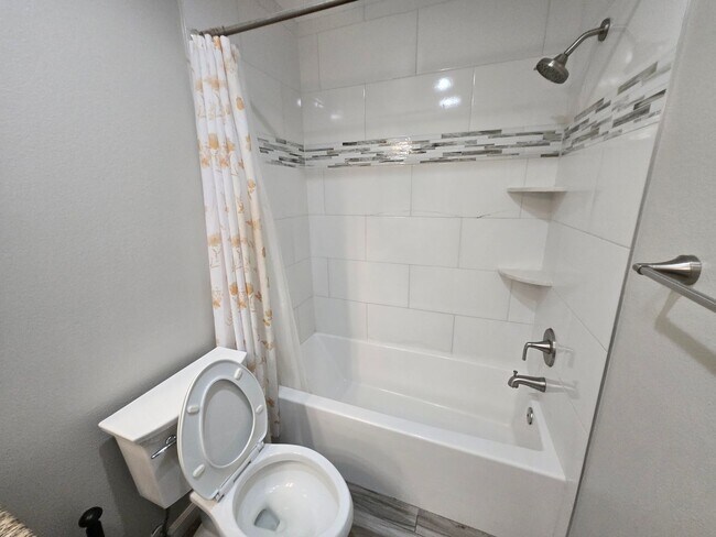 Building Photo - Rare 4BR/2BA Condo in Serra Mesa | 2 Pools, Gym & Covered Parking!