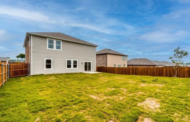 Building Photo - 720 Holly St