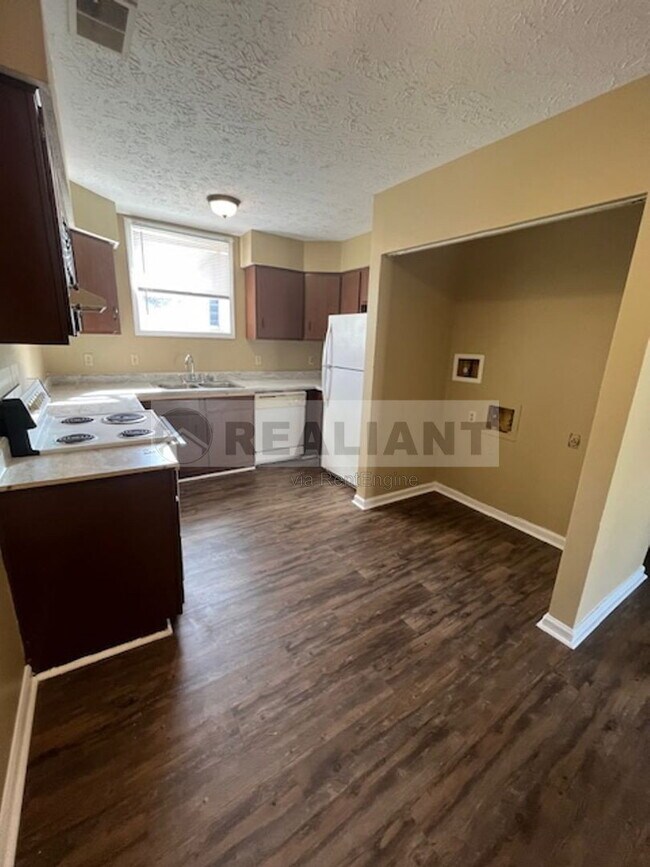 Building Photo - 1646 Foxhaven Dr