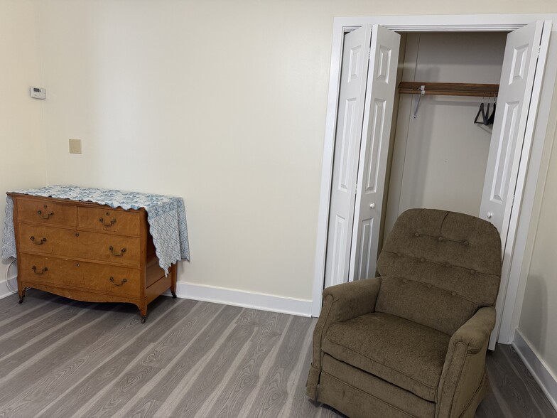 Rocking recliner - 47 Plunkett St