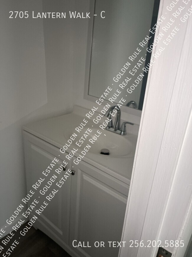 Building Photo - 2705 Lantern Walk SE