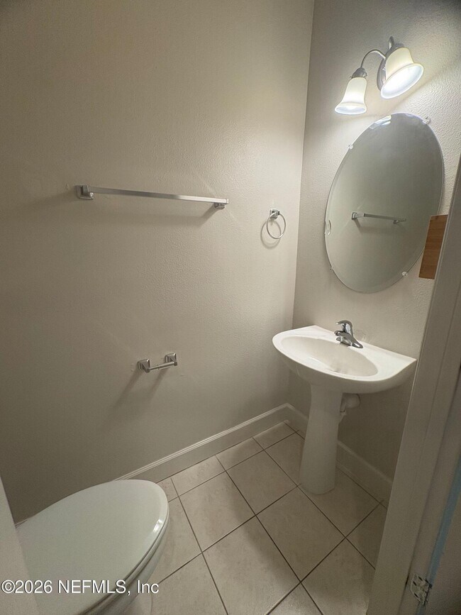 Building Photo - 607 Crystal Way