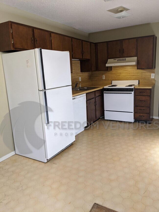 Building Photo - 2300 Grayson Valley Dr