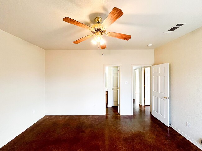 Building Photo - 1913 Charleston Ct