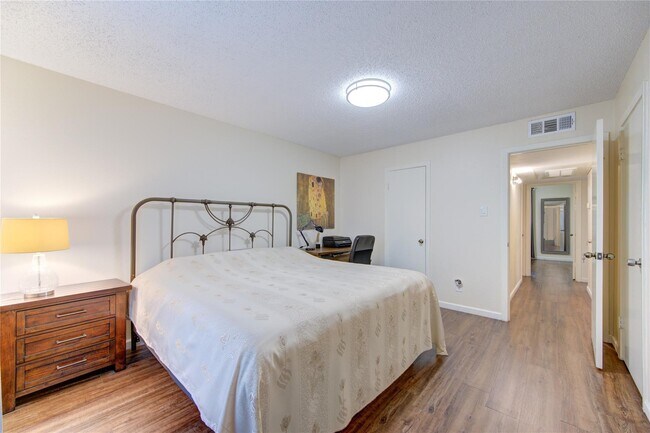 Building Photo - 1901 S Voss Rd