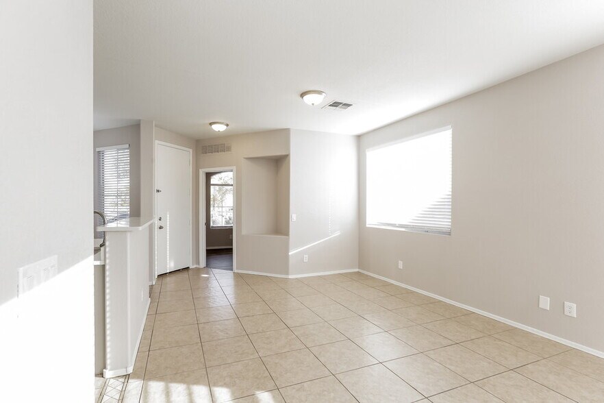 Building Photo - 1115 E Grove St