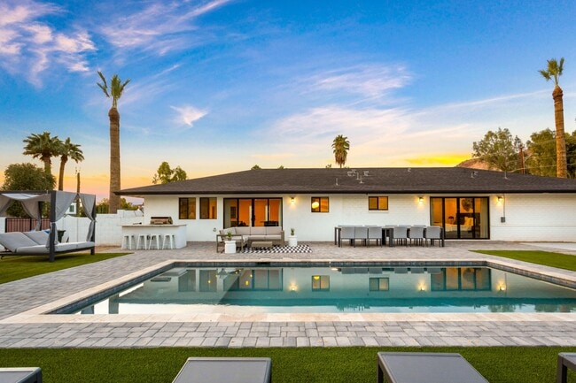 Building Photo - 4633 N 49th Pl