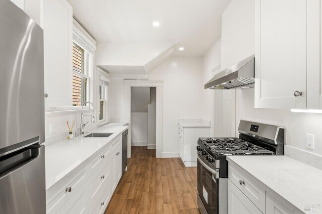 Building Photo - 31 Acacia Ave