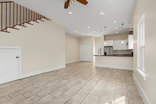 Building Photo - 2002 Lynnfield St