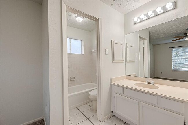 Building Photo - 3906 Quiet Pl Dr