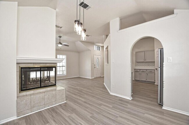 Building Photo - 1705 Laurel Ln