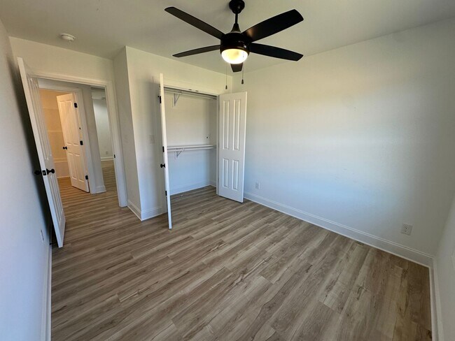 Building Photo - Beautiful new townhouse located in the new...