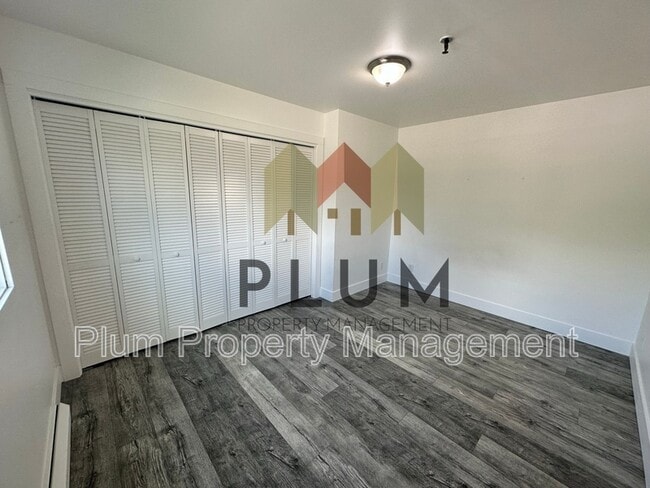 Building Photo - 1547 S Higgins Ave