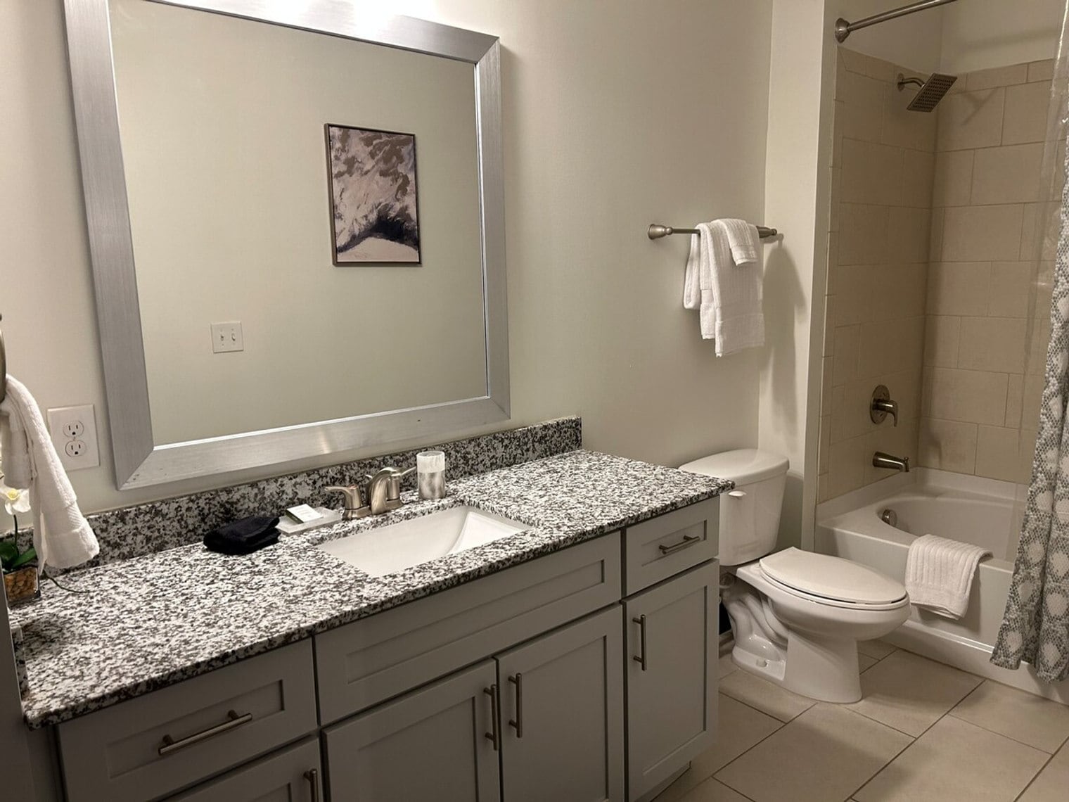 Building Photo - 539 W Trade St