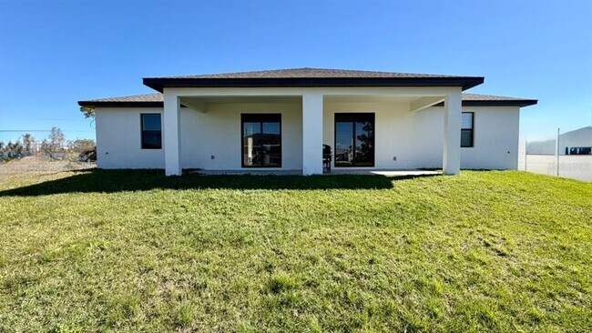 Building Photo - 1043 Albany Ave