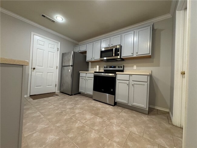 Building Photo - 1582 Willowbrook Dr