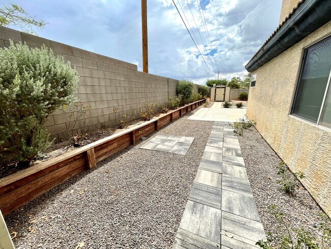 Building Photo - Beautiful 3 Bedroom Home in Cul de Sac!