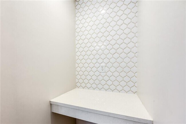 Building Photo - 2232 Woodbriar Dr
