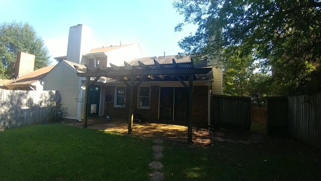 Building Photo - 122 Amberwood Dr