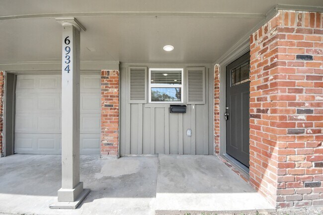 Building Photo - 6934 Neff St