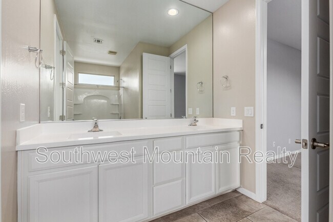 Building Photo - 2753 S 85th Way