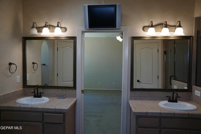 Building Photo - 6693 Capitan Ridge