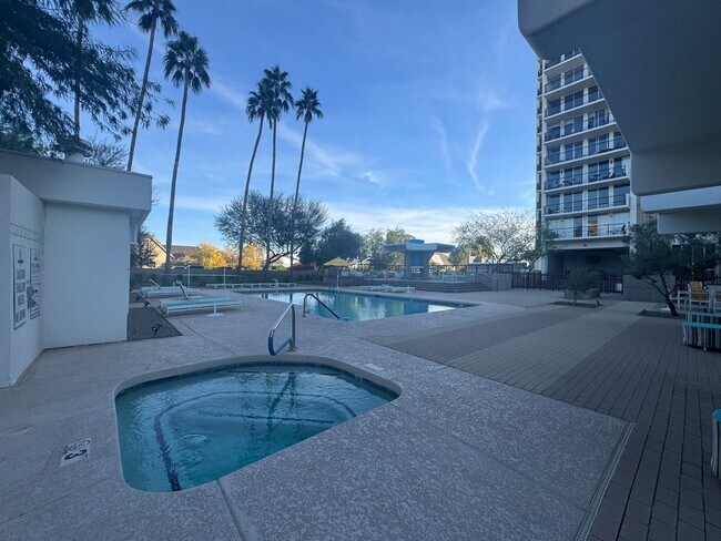 Building Photo - Luxury 2 Bedroom Condo Available at Regency House in Central Phoenix!