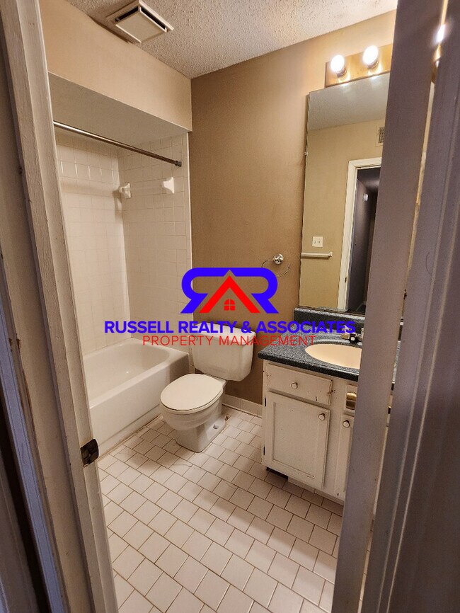 Building Photo - One Level Condo- 1BR-1BA