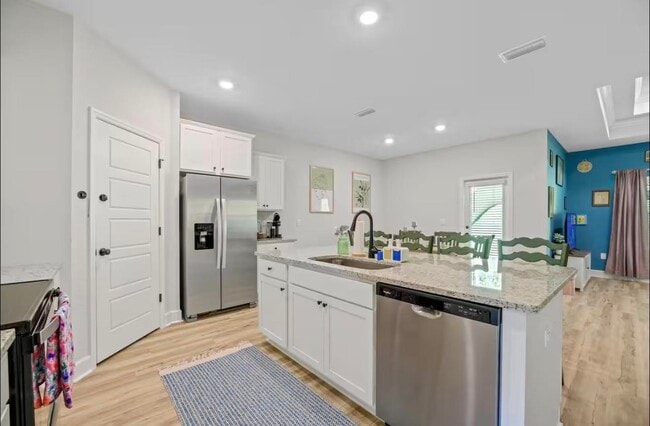 Building Photo - 2047 Hansel Hl Dr