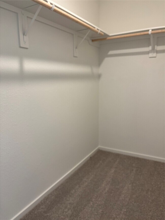 Building Photo - 607 Amberwood Crk Dr