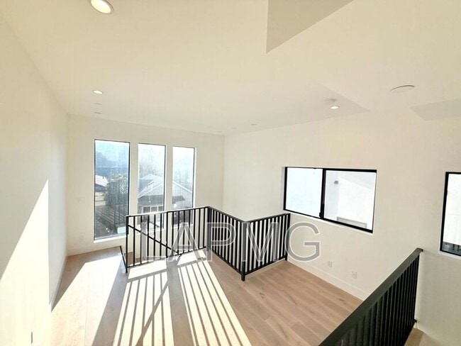 Building Photo - 3414 London St