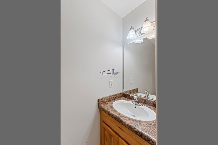 Building Photo - 1613 N 450 E