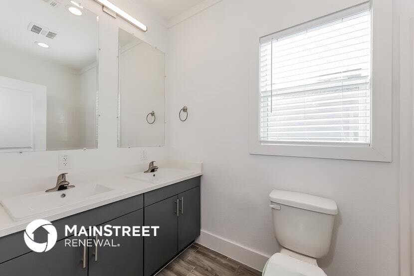 Building Photo - 1601 Daniel St