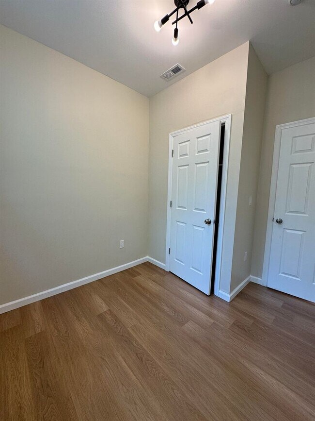Building Photo - 628 Bramhall Ave