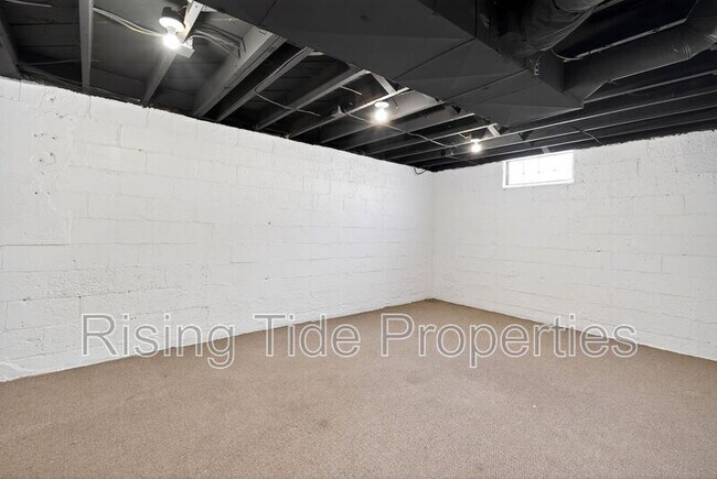 Building Photo - 1937 N Sunny Ridge Rd