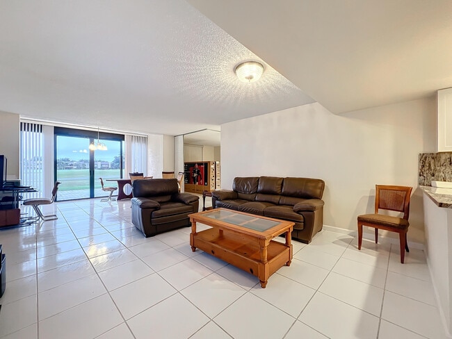 Building Photo - 4545 Luxemburg Ct