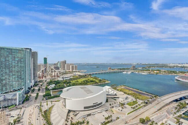 Building Photo - 398 NE 5th St