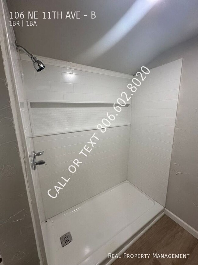 Building Photo - Updated 1 bed, 1 bath apartment with centr...