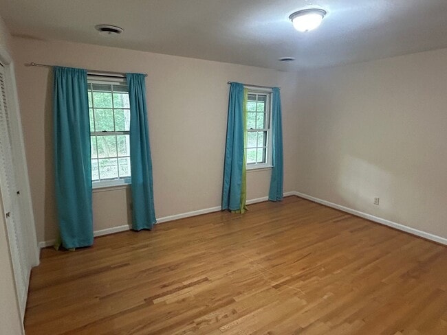 Building Photo - 5 Bed | 3.5 Bath House in Raleigh