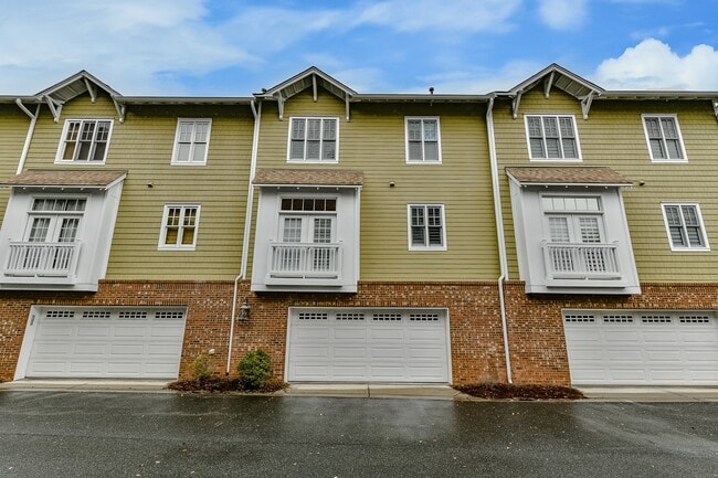 Building Photo - 332 Magnolia Ave