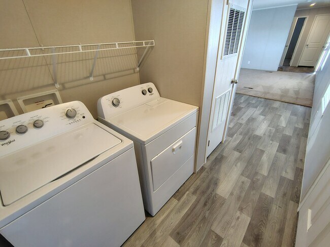 Building Photo - 5201 Chantelle Dr