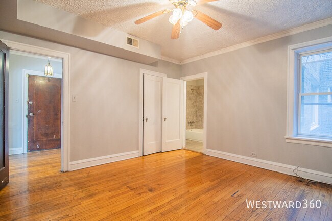 Building Photo - 7831 S Kingston Ave