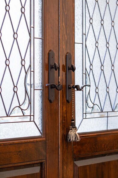 Building Photo - 2744 SW Sherwood Dr