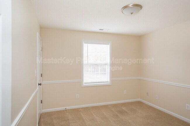 Building Photo - 208 Pointe Crest Ct