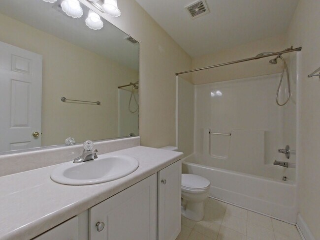Building Photo - Available NOW- West Augusta Townhome with garage