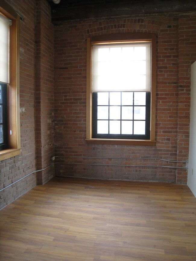 Building Photo - 2 Bed Loft Coming Soon