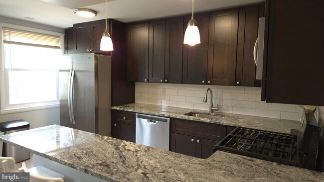 Building Photo - 356 Krams Ave