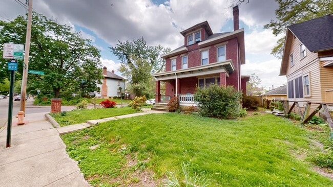 Building Photo - 131 E Northwood Ave