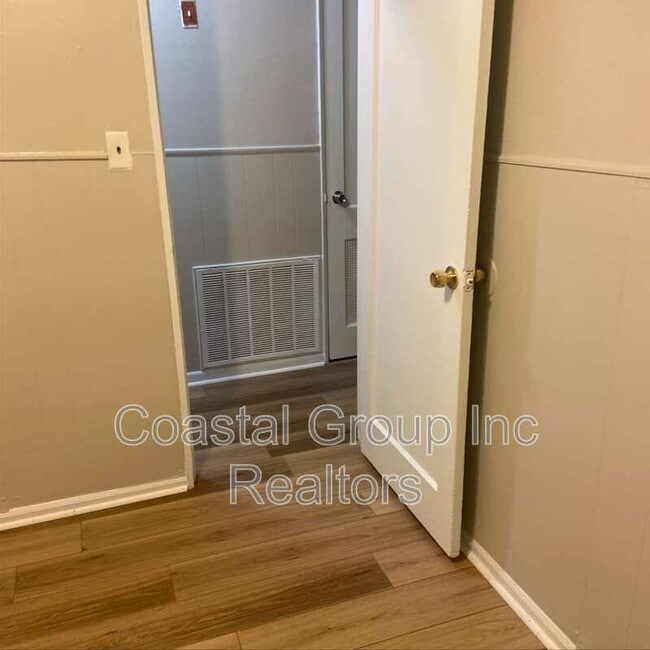 Building Photo - 5224 Silvey Dr