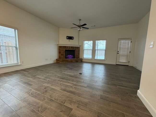 Building Photo - 424 NW 59th Ave